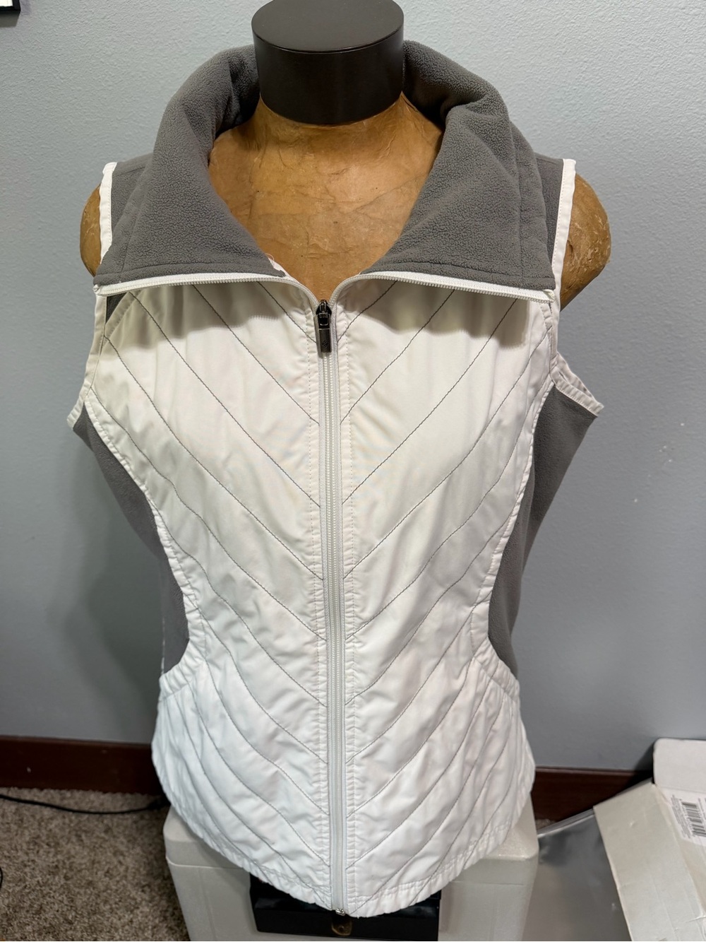 Columbia Women's White and Gray Quilted Zip-Up Vest